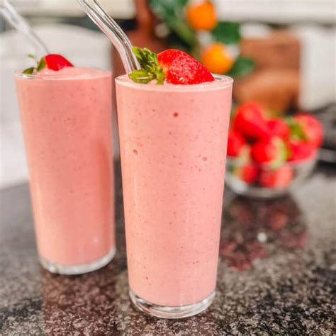 Copycat Panera Bread Strawberry Banana Smoothie - Our Crow's Nest