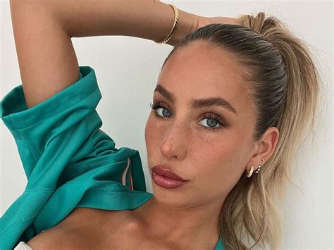 What Color Dress Looks Best With Brown Hair And Blue Eyes - Infoupdate.org