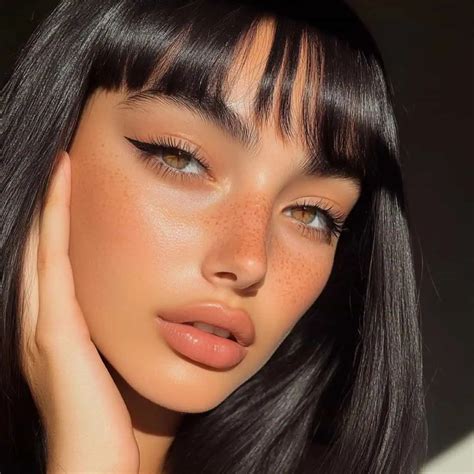 Latina Makeup Look: How to Recreate the Makeup Trend - Nuvole di Bellezza