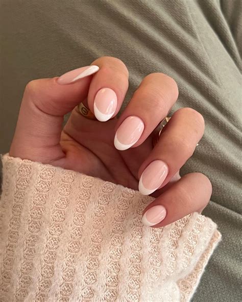 40+ Elegant Short French Nail Ideas For 2024 - DrExplains