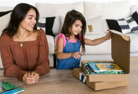 Curio Bud Subscription Box in Spanish - Best Books | NAPPA Awards