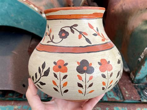 Vintage New Mexican Pottery Olla Medium Sized Vase Beige Earthtone ...