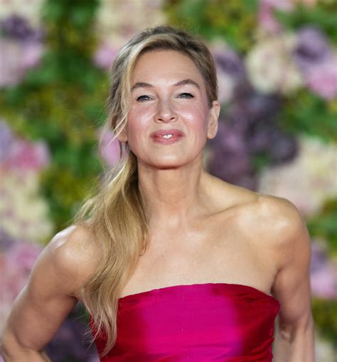 Renée Zellweger Wore Vintage Couture on the Red Carpet, Just Like She Did at the 2001 Oscars ...