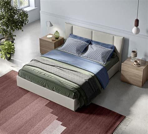 Letto Matrimoniale Moderno In Ciliegio