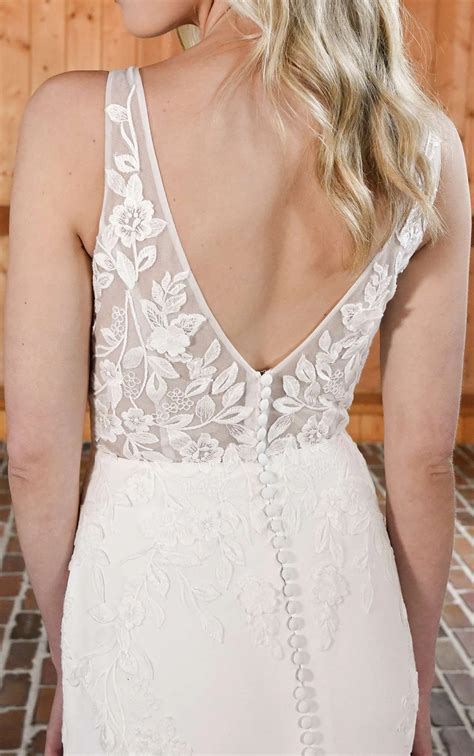 Romantic Lace Column Wedding Dress with 3D Floral Train