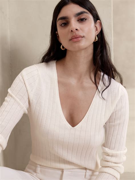 V-Neck Cashmere Sweaters | Banana Republic