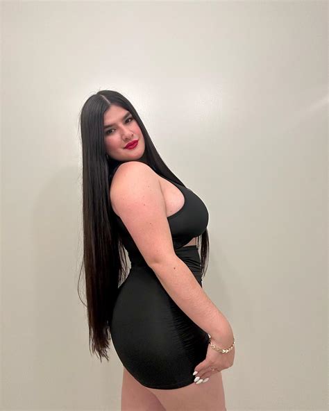 (@yesenia_castillo.oficial) • Instagram photos and videos