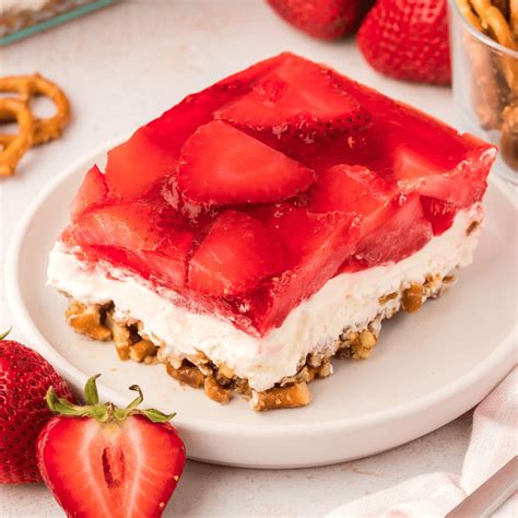 Strawberry Pretzel Salad (no Cool Whip or Jello) - Happy Muncher