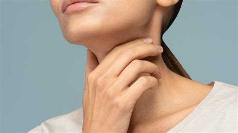 Verrugas en el Cuello: Causas, Síntomas y Tratamiento