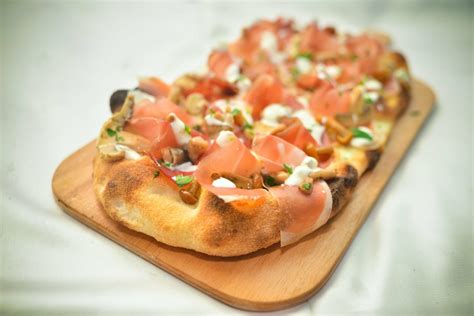 What is pinsa and why everyone loves it: all you need to know - Di Marco