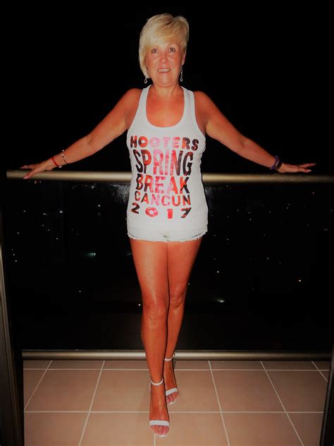 MATURE,SO ATTRACTIVE(Nice Legs) | Flickr