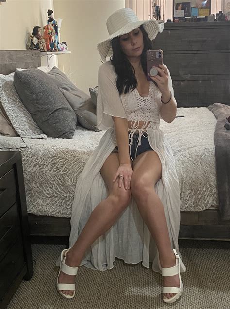Alyssa Lima's feet