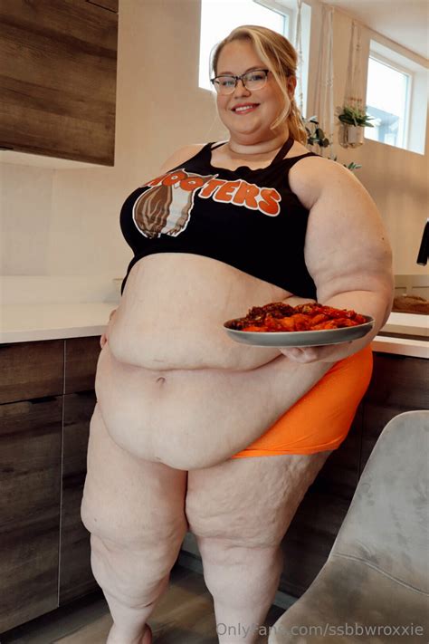 Ssbbw Foxy Roxxie Dressed As A Hooters Waitress by KungFlew2013 on DeviantArt