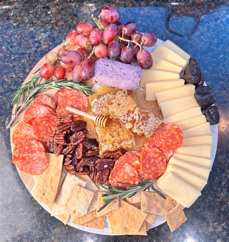 5 Delicious Ways to Eat Honeycomb - Aquidneck Honey
