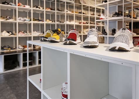 Glory Hole Sneaker Shop, Hamburg | GRID System