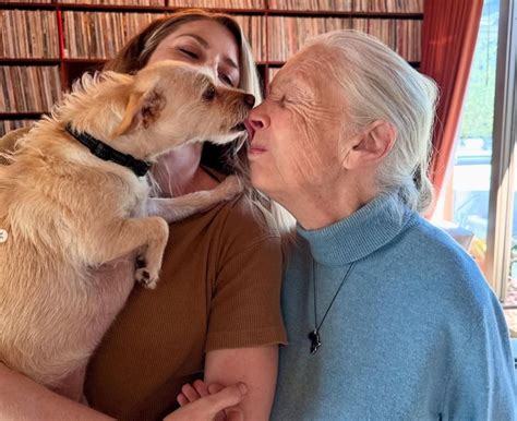 Omagiu pentru Dr. Jane Goodall, ambasadoarea faunei sălbatice: Eroina ...