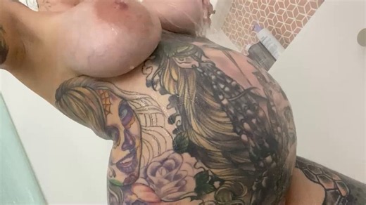 RT @Evelynhastwo: I’m just a mommy born with 2 vaginas and a breeding fetish Watch me fuck both at the same time 😈No ppv ever 💕 stop be…