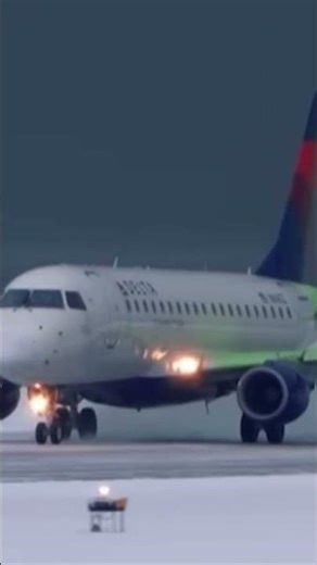 Delta connection E175 takeoff