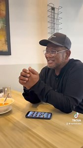 Datuk Nash tekojut,bukan………….🤣 @nashelias Sapo yg nak cubo,buleh poie @tehlaris13 😉 #DatukNash #TehLaris #ShahAlam #NenTebabo #KedaiMakanViral | Nen Tebabo