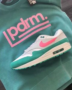 😁 .... The Air Max is more than just a shoe, it’s part of the culture. Nike has named March 26th in Nike Air Max Day and we are going to party with our AirMax on at Promontory Chicago. Hosted by @dionjetson_ & @dottdaley Location: @promontorychicago When: Monday March 26, 7pm-midnight Admission: Free with RSVP Dress Code: Photoshoot Fresh, preferably in Air Max. Sounds: @DionJetson_, @Gee_O & @DJToure Special Pop-Up Experience By: @the_padded_room | Padded Room