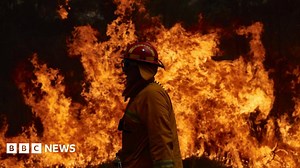 Australia fires: New blazes forecast as temperatures rise