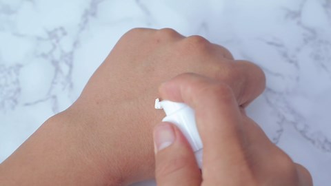 Color Changing Foundation Liquid, Skintone Matching Foundation, Full Coverage, Long Lasting, Lightweight Coverage, Oil Free and Silicon Free, Double Wear, Lightening, Sweat and Water Resistant, White