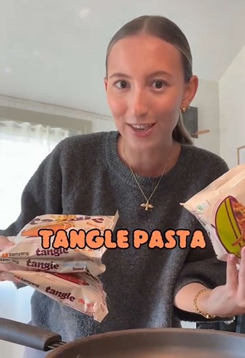 Smaktesta denna Tangle pasta med mig. Pastan är klar på 4 minuter och finns hos Normal! 🍝😍 #tangle #pasta #normal #samyang