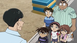 柯南发现案件蹊跷