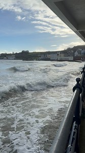 High tide and waves hitting the seawall at Swanage beach this morning | Virtual Swanage