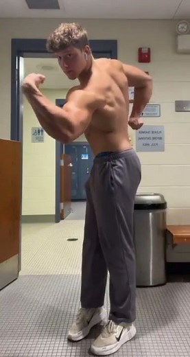 Young White Muscle Cashmaster @JackedAlpha sweaty flexing