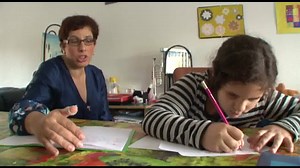 A cause de sa maladie, faire ses devoirs est presque impossible | Histoires de famille
