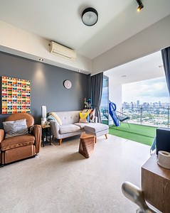 368 Thomson: Space Saving Bedroom with Storage Solutions 368 Thomson 2-Bedrooms | 2-Bathrooms Transform your bedroom into a cozy space with a queen size storage bed and sliding doors for a space-saving solution. Check out the dual frontage design! ️ #BedroomTransformation | Property Lim Brothers | Facebook