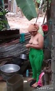 Desi bhabhi outdoor bathing nude