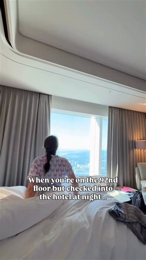 92nd floor??! My anxiety went through the roof from just watching this 😭