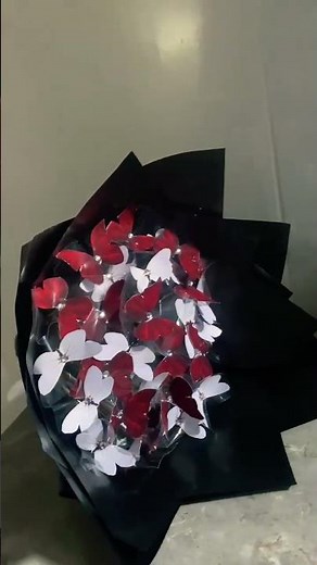 شغلي 💸 بوكي فراشات حسب طلب ❤️🤍🖤ً #هاندميد #هدايا #fypシ゚viral #tiktok #اكسبلور #بوكيه #pinterest