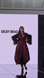 Highlighting the traditional handwoven Filipino fabric Inabel in support of women led weaving communities, her elaborate designs both resonate sophistication and elegance. Delby Bragais is truly a master creator. Designer : Delby P. Bragais #DelbyBragais #walkthewalk #ExquistelyDelby #aileenjoycesantiago | Aileen Joyce Santiago
