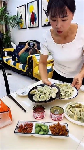 55K views · 706 reactions | He said “taste test” — then took half 葉 . . #mukbang #mukbang #mukbangasmr #eatingshow #asmr #china #funny #food #trending #Amazing #trending #funny #chinesecouple | Flavorflick | Facebook