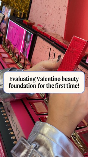 I recently did an in-store mini evaluation of the @valentino.beauty 24-Hour Wear Liquid Foundation, priced at $60. This foundation boasts claims of longwear, breathability, and buildability. The formula’s thin texture and rapid dry down caught my attention while swatching, driven by classic ingredients like isododecane and alcohol. While not groundbreaking, the emphasis on a beautiful, soft finish and medium coverage showcases its luxurious simplicity. I’m eager to personally try this foundation