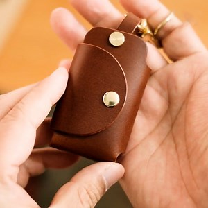 Making a handmade minimalist leather key case | Bored Panda Art