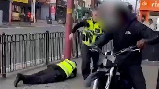 Police officer hit with own baton during violent struggle