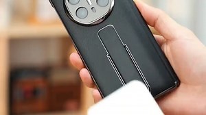 就连背板都加上了磁吸功能！华为matex5x6新款隐形腕带支架单底真皮壳，去除了传统的面盖设计更轻薄，上下屏幕边框加高保护！磁吸包裹中轴保护更好！还能支持无线