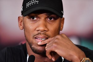 l'UFC offrirait 500 millions de dollars à Anthony JOSHUA pour plusieurs combats.