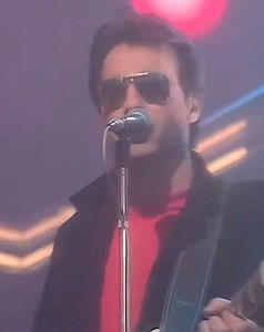 304K views · 10K reactions | F.R. David - Words 鹿 | TØP Songs Reel. | Facebook