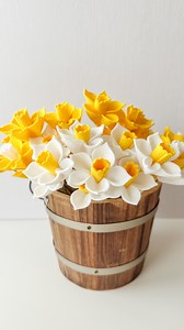 Felt daffodils 💛 #feltflower #springflower #daffodil | Resa Curbo Creative