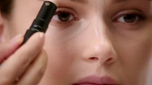 Highlight and contour with Clé de Peau Beauté concealer to enhance your natural features. | Clé de Peau Beauté