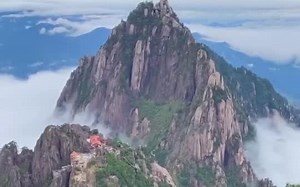 登黄山天下无山，只有真正登临，才知道黄山美景不虚此行，这一刻，带你看黄山莲花峰黄山美如画 旅行推荐官 dou来晒