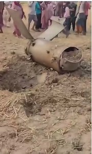 20K views · 134 reactions | এটা হলো পাকিস্থানের উন্নত মিসাইল ফতেহ -২ যা ভারতের রাজধানী দিল্লিতে আক্রমনের উদ্দ্যেশ্যে পাঠানো হয়েছিলো  মুখ থুবড়ে পড়ে আছে সিরসার গম ক্ষেতে 﫣 | Social Knowledge Centre | Facebook