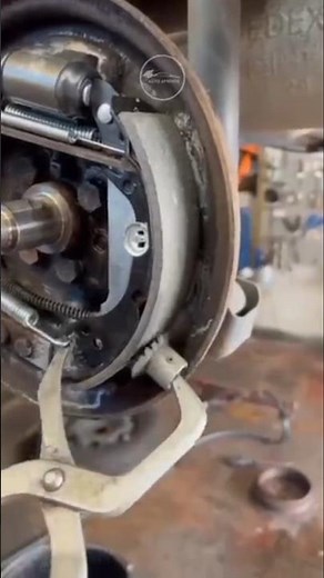 Brake spring pliers 👨‍🔧