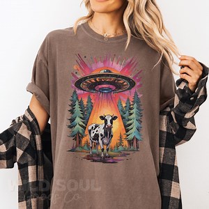 UFO Cow Abduction T-shirt: Retro Alien Graphic Tee, Comfort Colors - Etsy