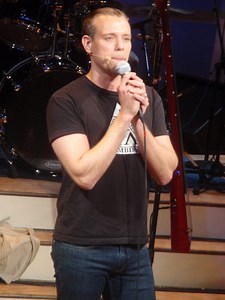 Syosset Native Adam Pascal Returns to Broadway in 'Memphis'